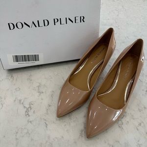 Donald Pliner pumps size 10 Never worn. Heel 2.75 inches